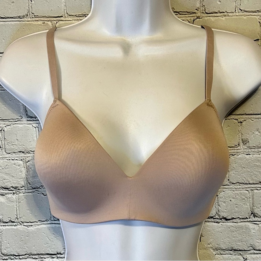 NWT Maidenform Wirefree Beige Bra- 38B